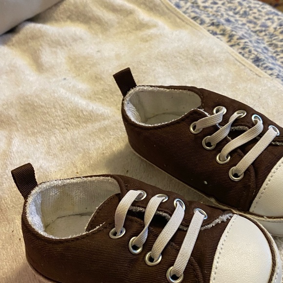 Old navy baby tennis shoes 12-18 months new without tags - Picture 5 of 8